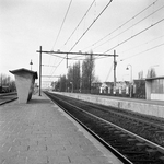 857758 Gezicht op de perrons van het N.S.-station Voorburg te Voorburg.